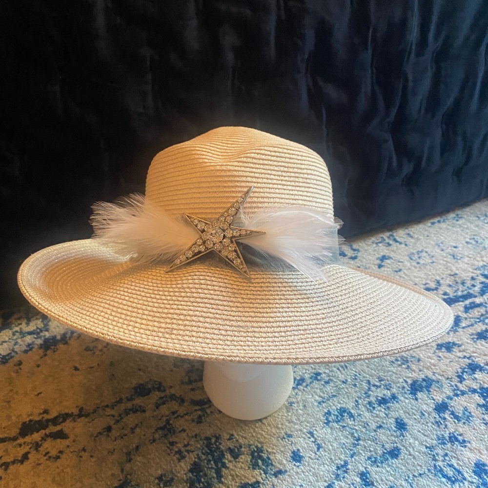 Wide brIm ladies hat